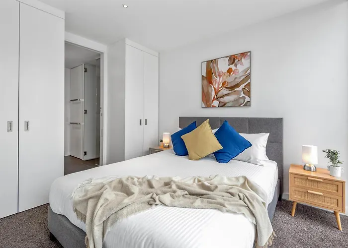Complete Host Guilfoyle Apartments